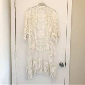 Francesca’s cream lace kimono
